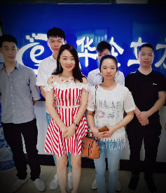 感謝鋁單板行業(yè)鄧總和小伙伴們前來公司交流網(wǎng)絡(luò)推廣工作，我們定全力以赴，不負(fù)使命，幫您把網(wǎng)絡(luò)營銷落地。